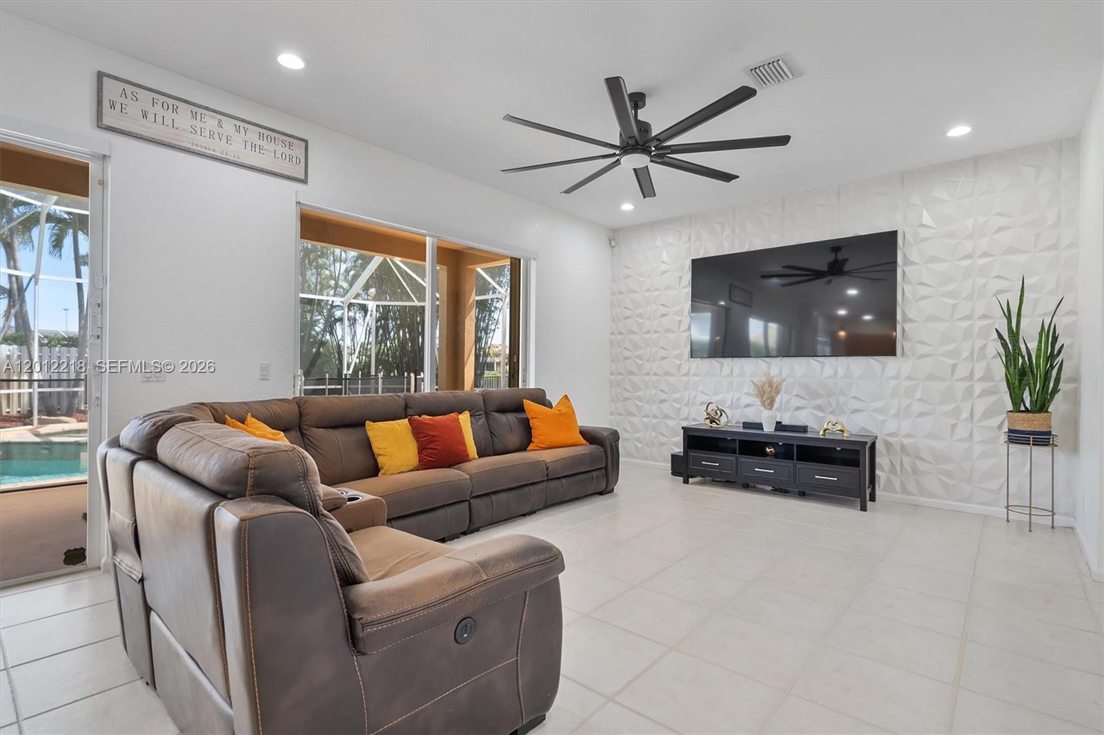 PEMBROKE SHORES - Residential