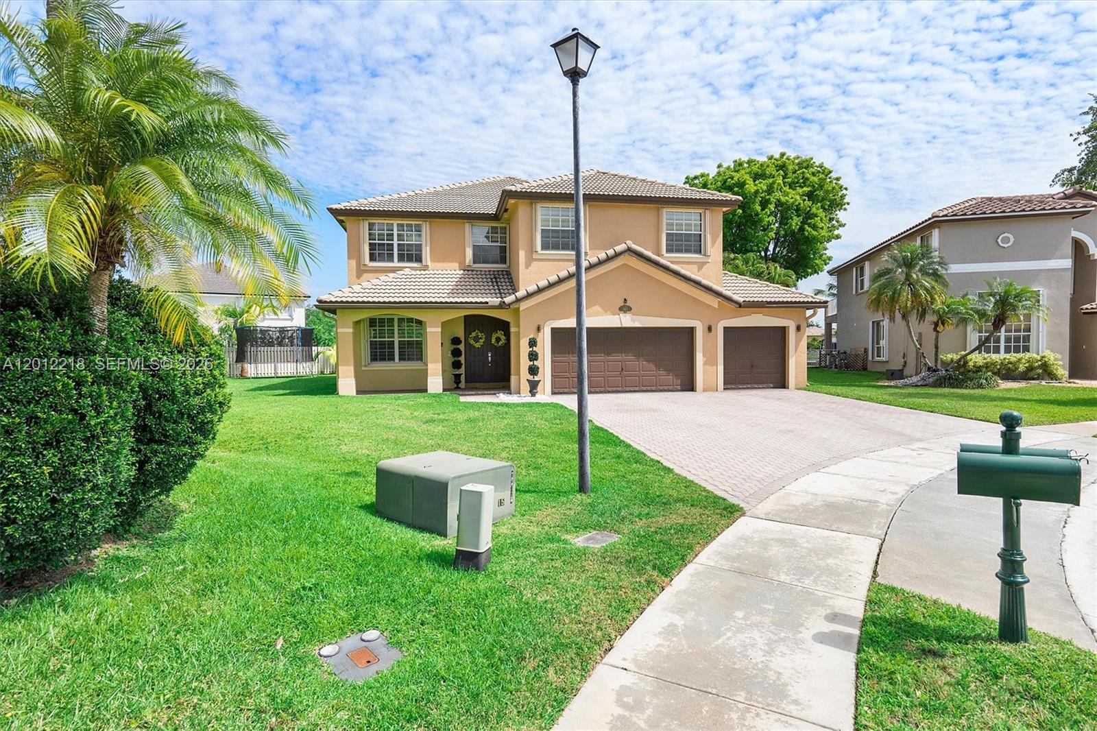 PEMBROKE SHORES - Residential