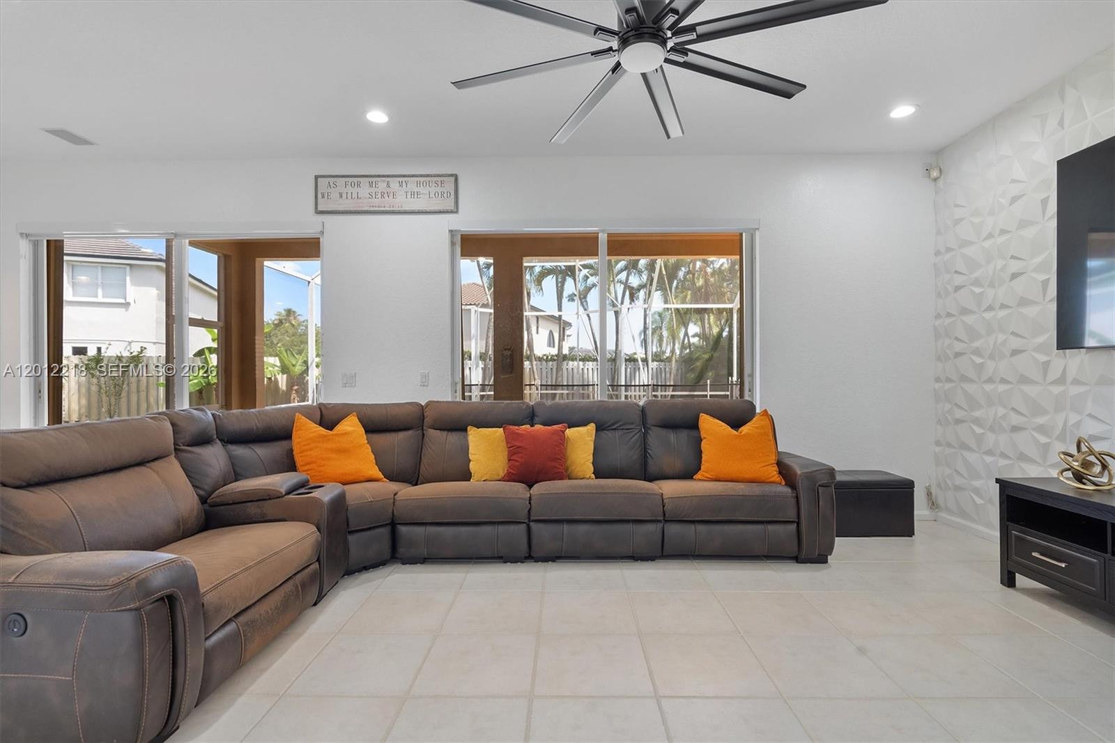 PEMBROKE SHORES - Residential