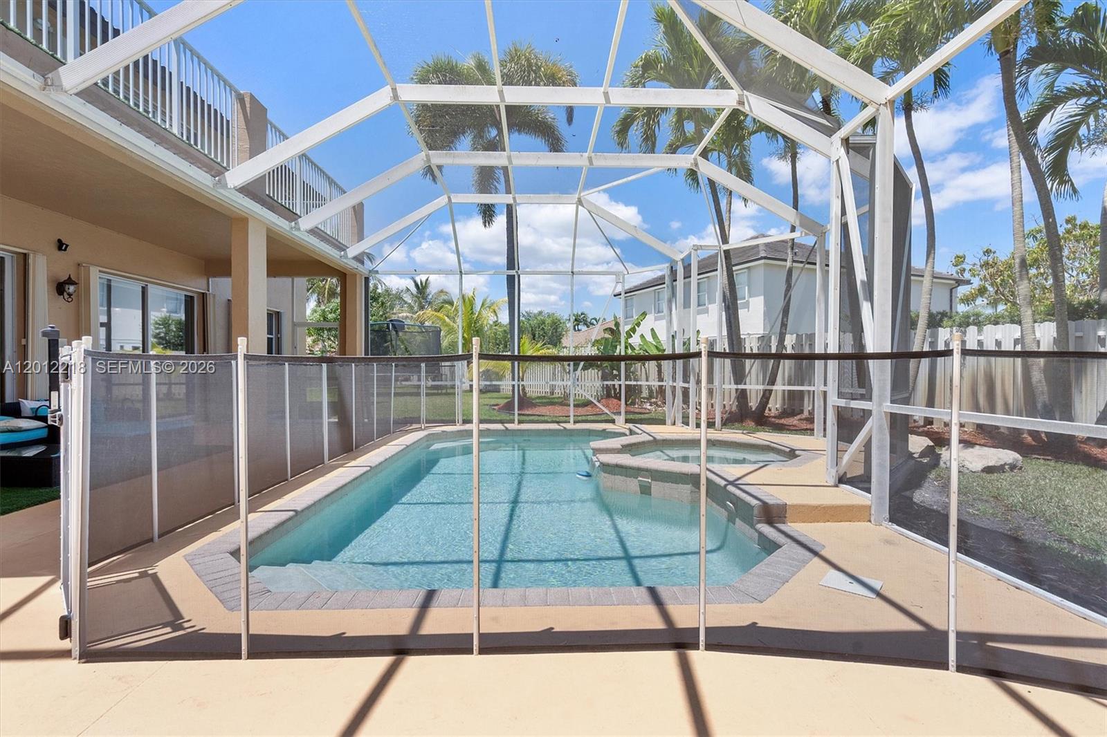 PEMBROKE SHORES - Residential