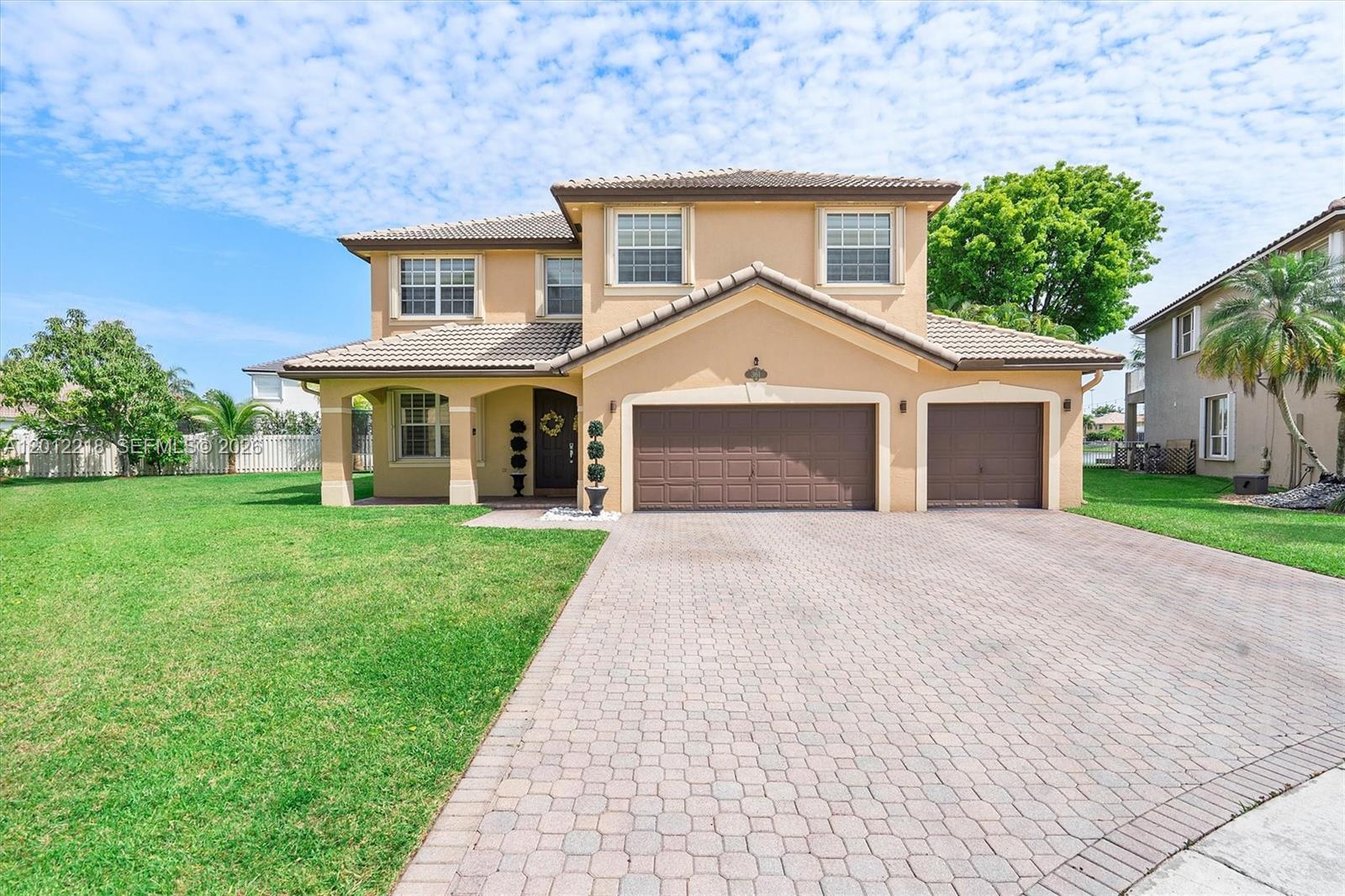 PEMBROKE SHORES - Residential
