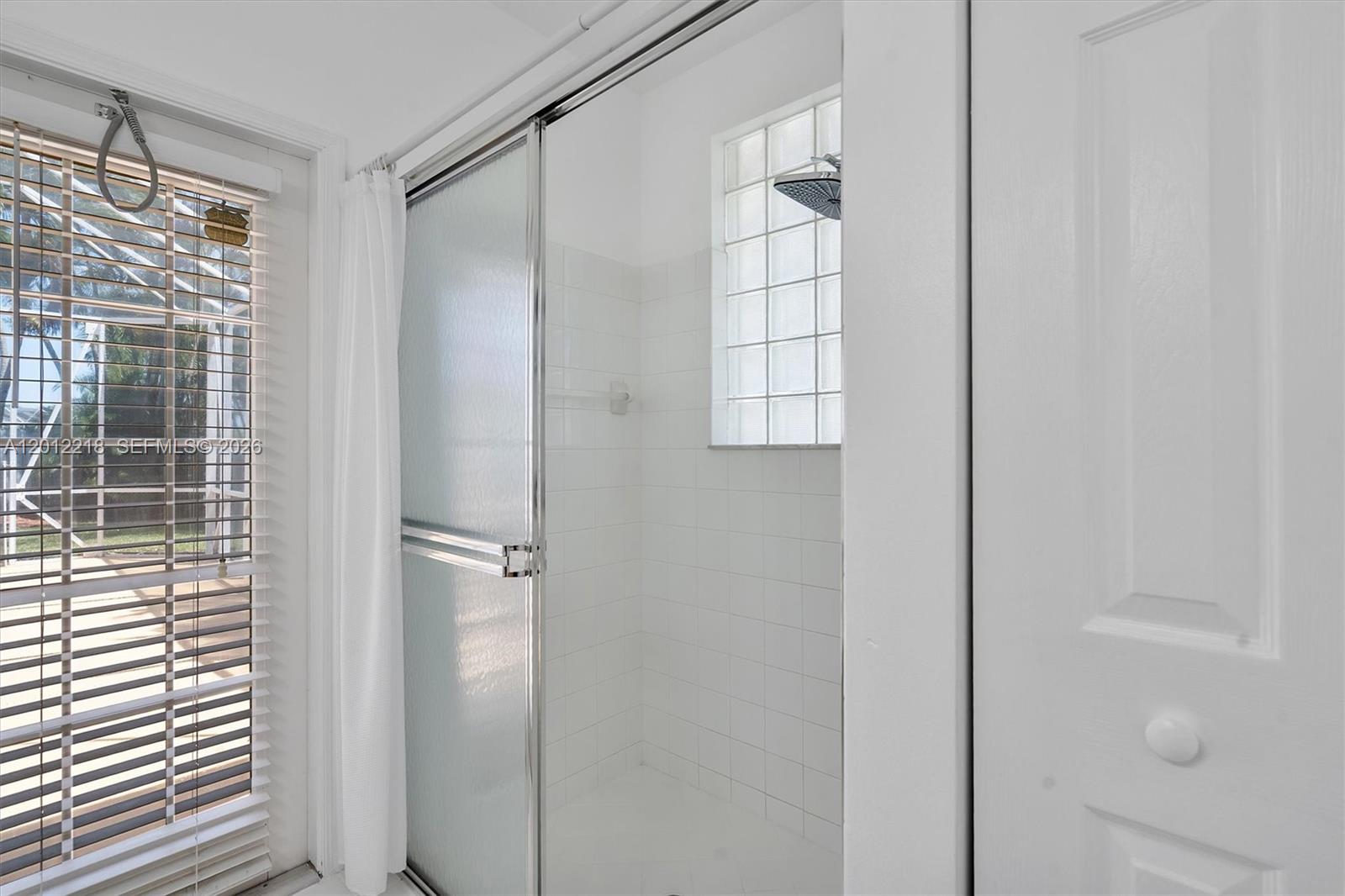 PEMBROKE SHORES - Residential