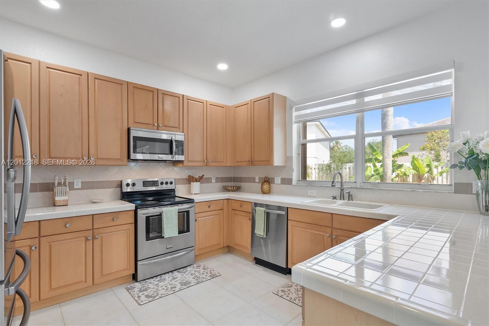 PEMBROKE SHORES - Residential