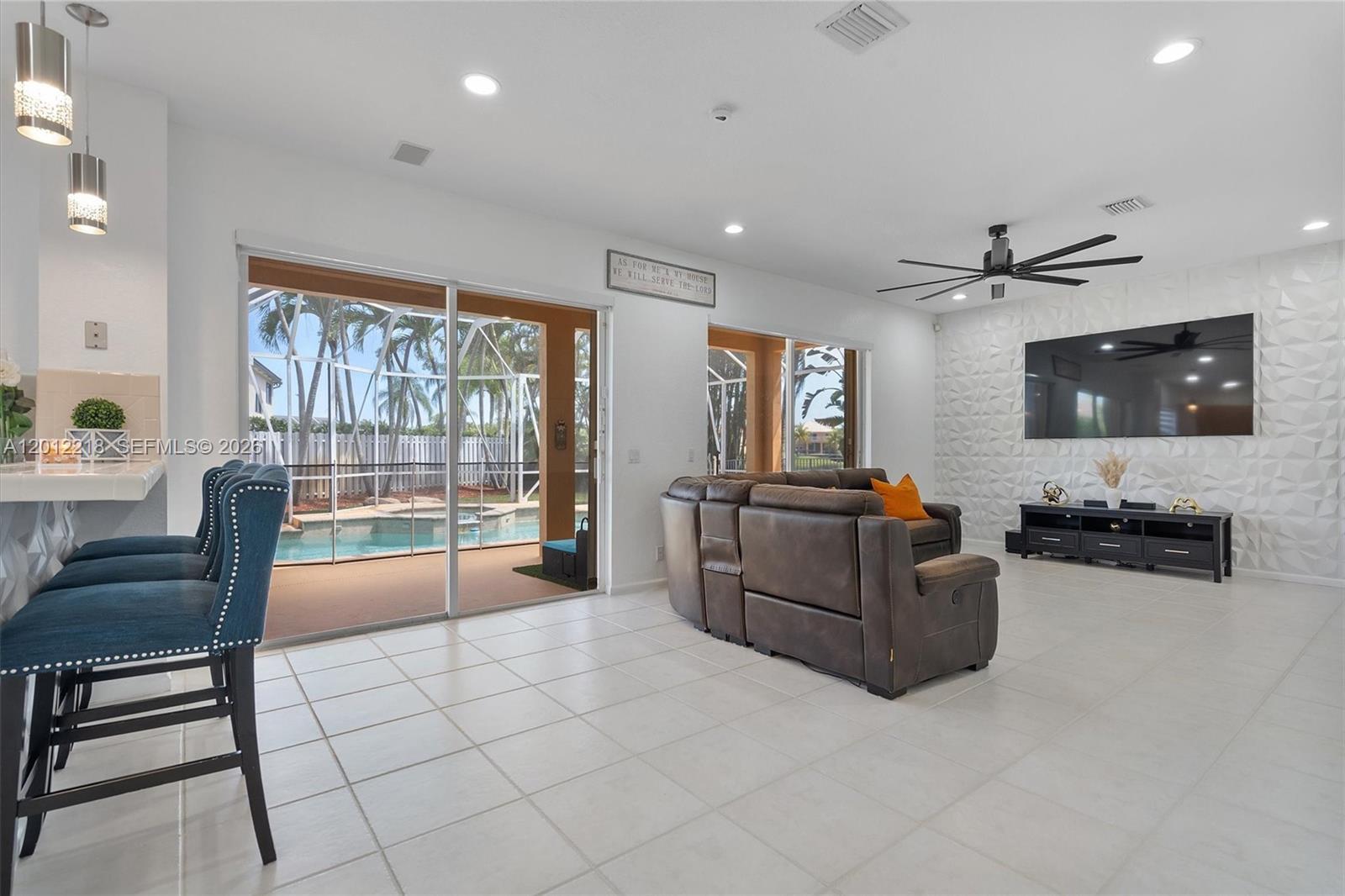 PEMBROKE SHORES - Residential