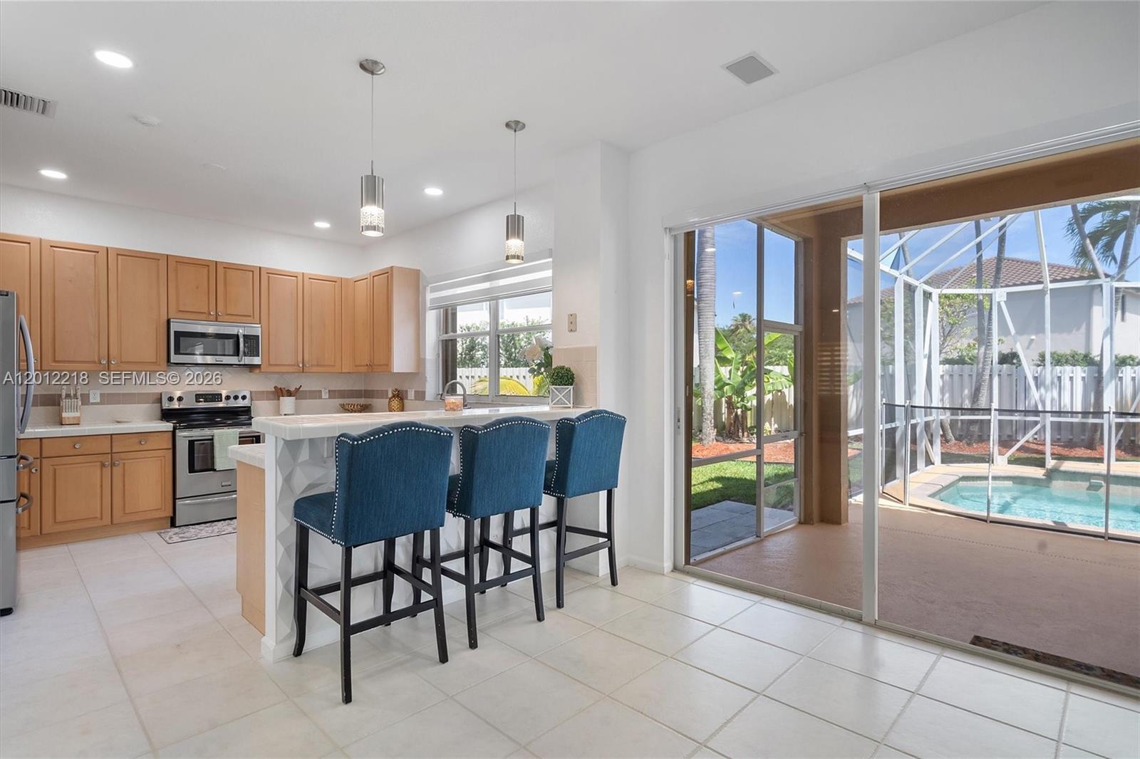 PEMBROKE SHORES - Residential