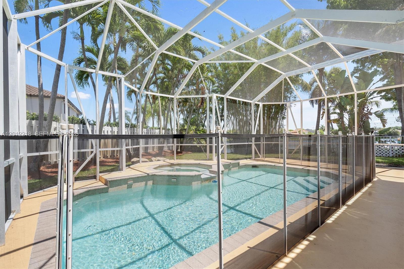 PEMBROKE SHORES - Residential