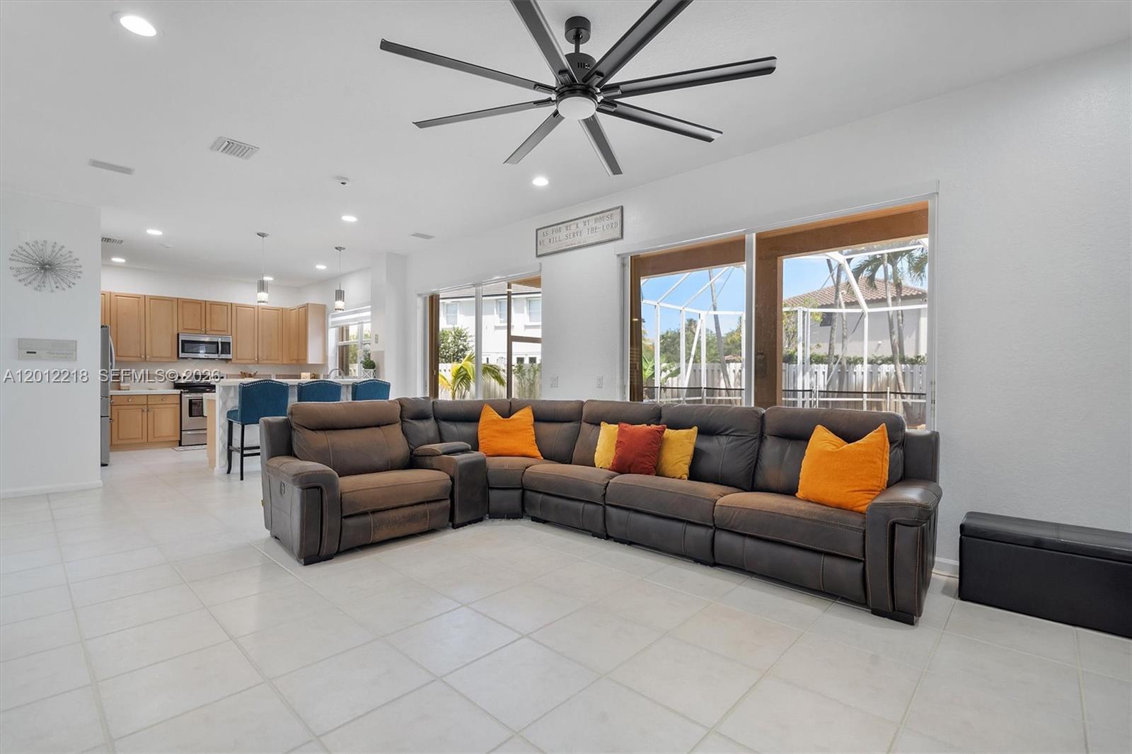 PEMBROKE SHORES - Residential