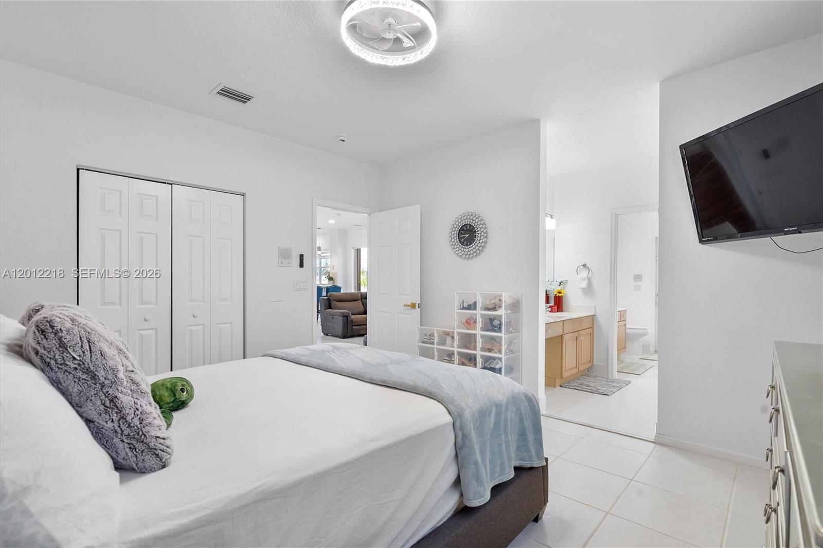 PEMBROKE SHORES - Residential