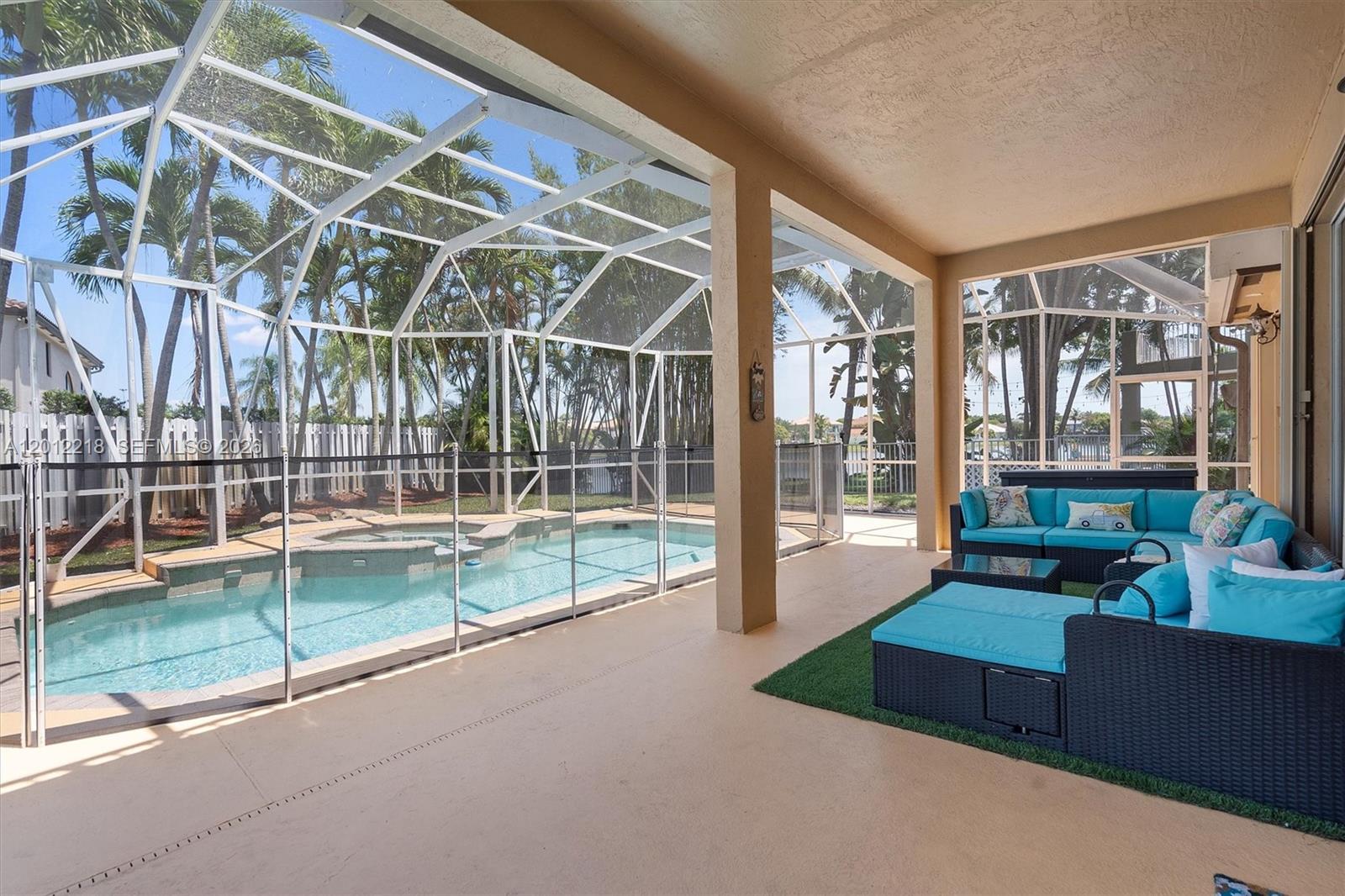 PEMBROKE SHORES - Residential