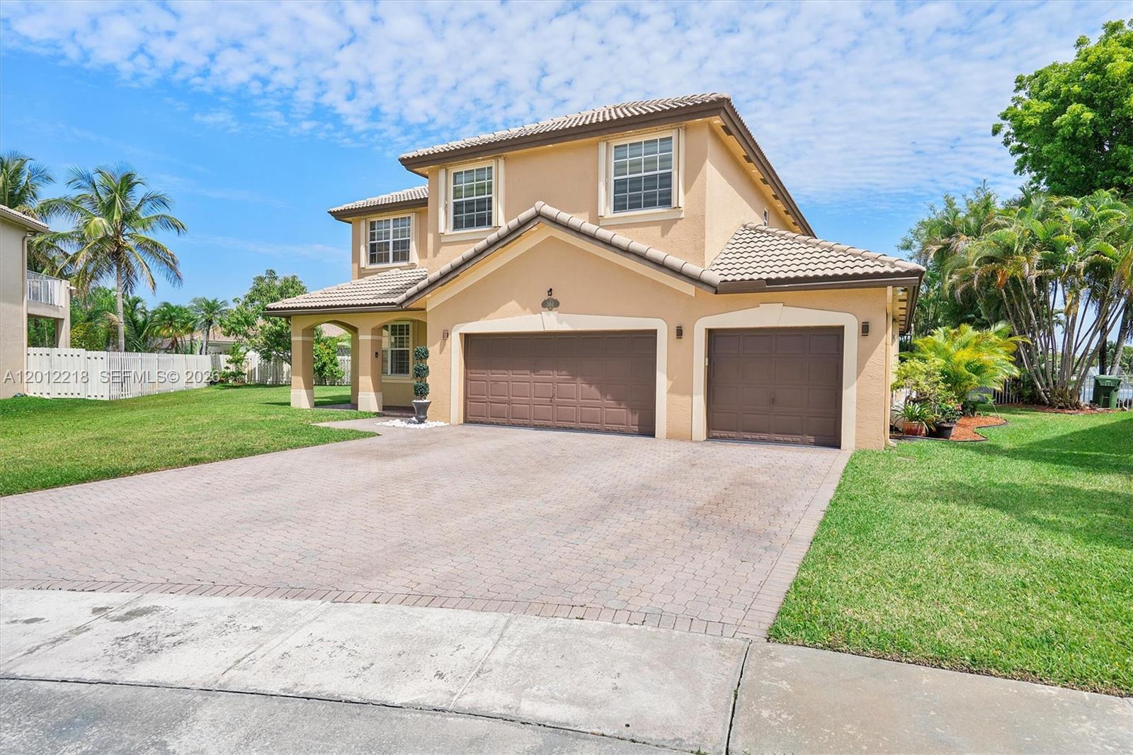 PEMBROKE SHORES - Residential
