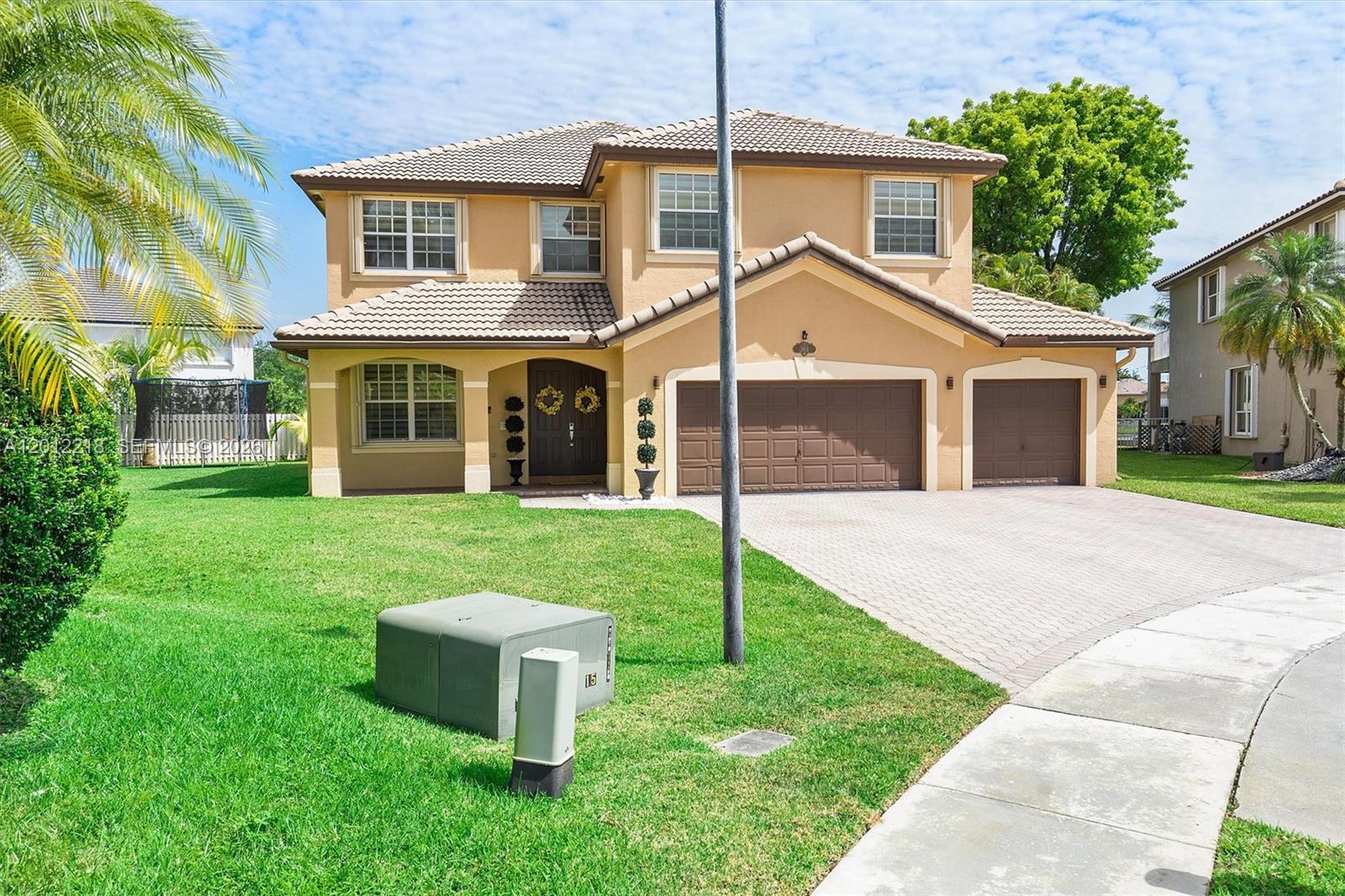 PEMBROKE SHORES - Residential