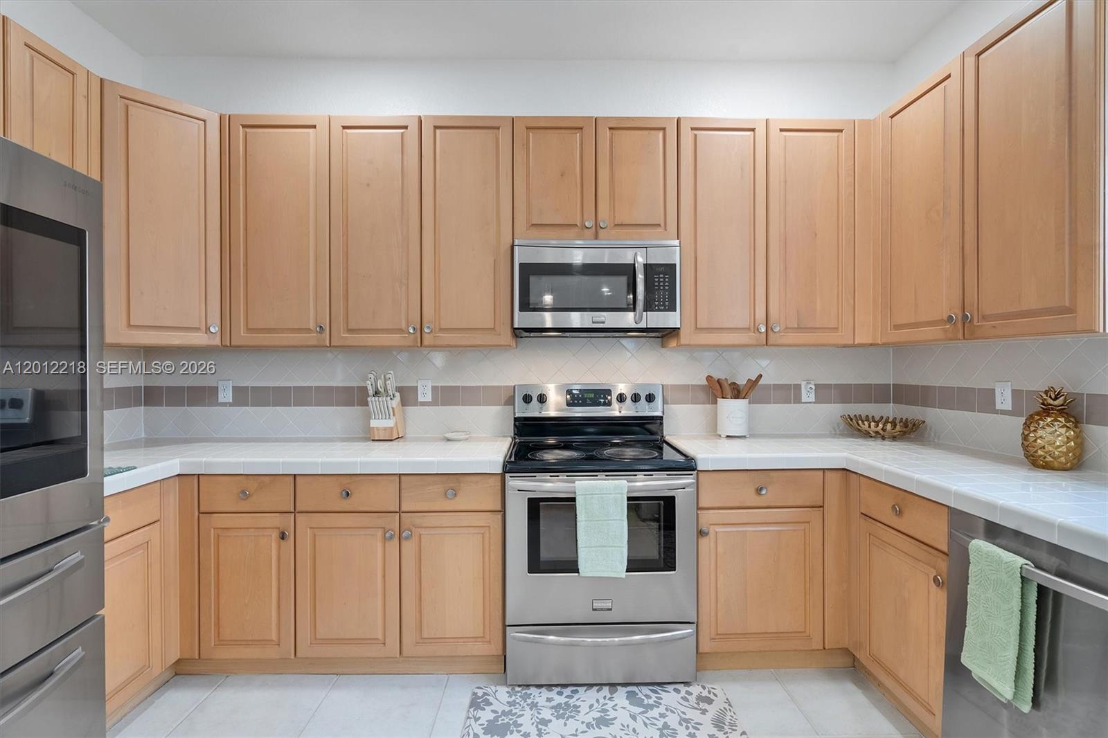 PEMBROKE SHORES - Residential