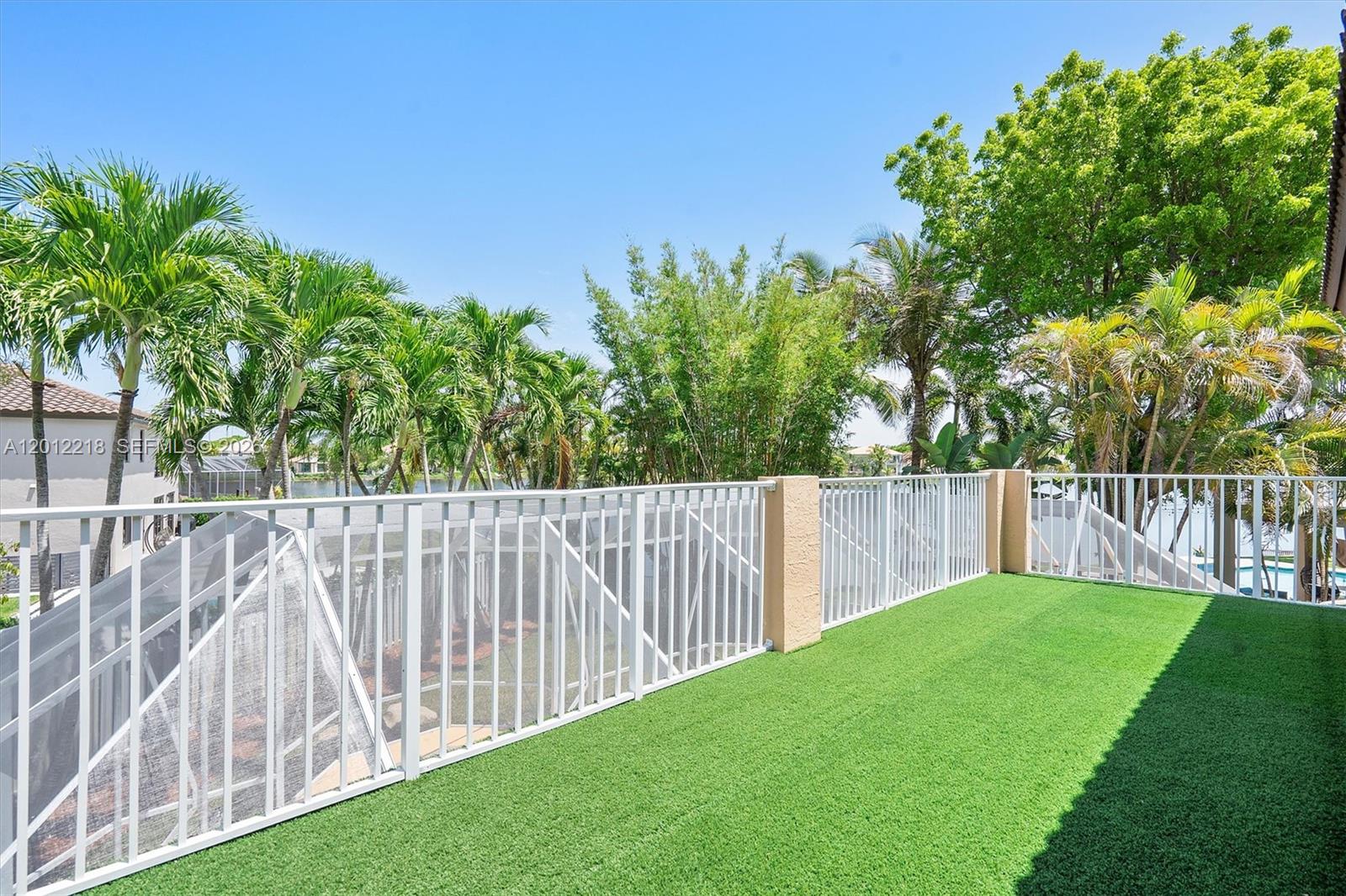 PEMBROKE SHORES - Residential