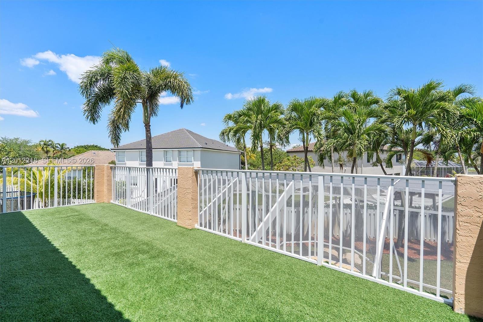 PEMBROKE SHORES - Residential