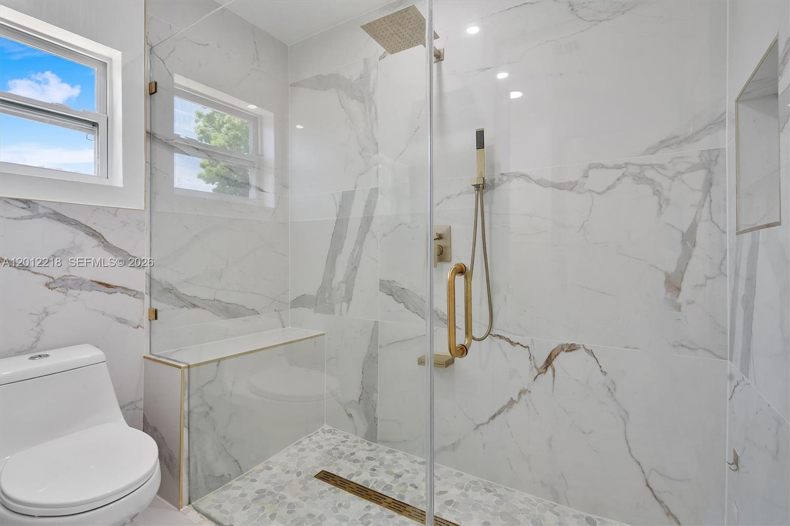 PEMBROKE SHORES - Residential