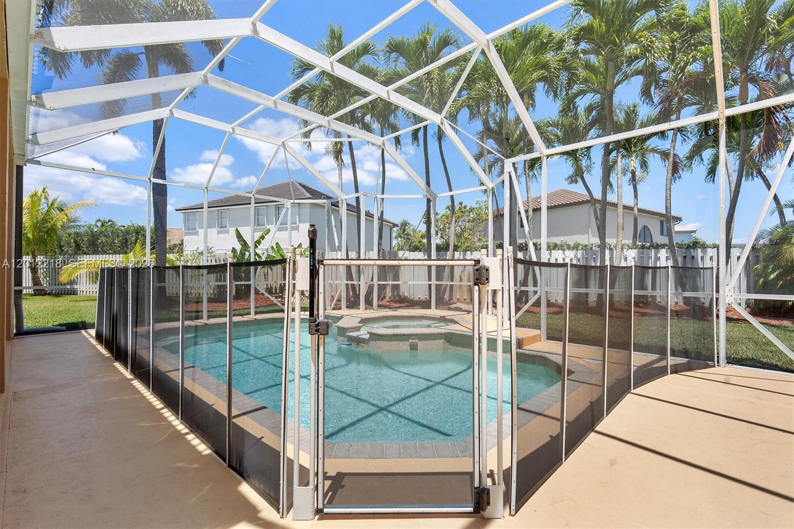 PEMBROKE SHORES - Residential
