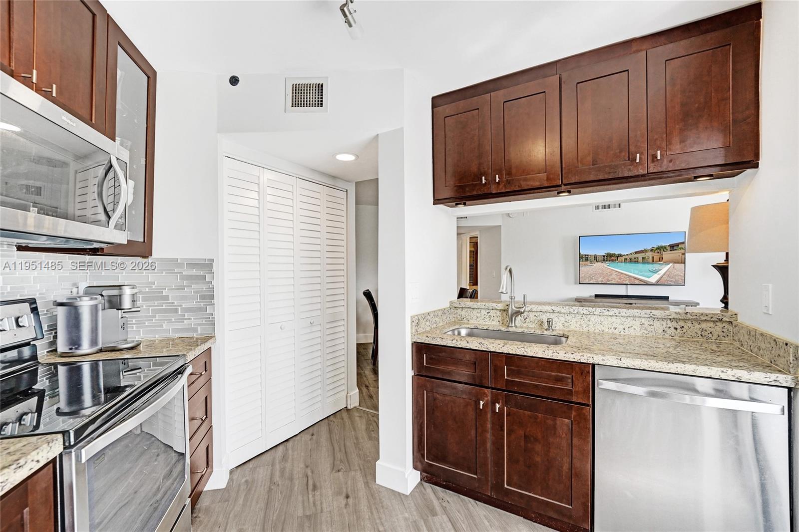 PLANTATION RACQUET CLUB - Residential