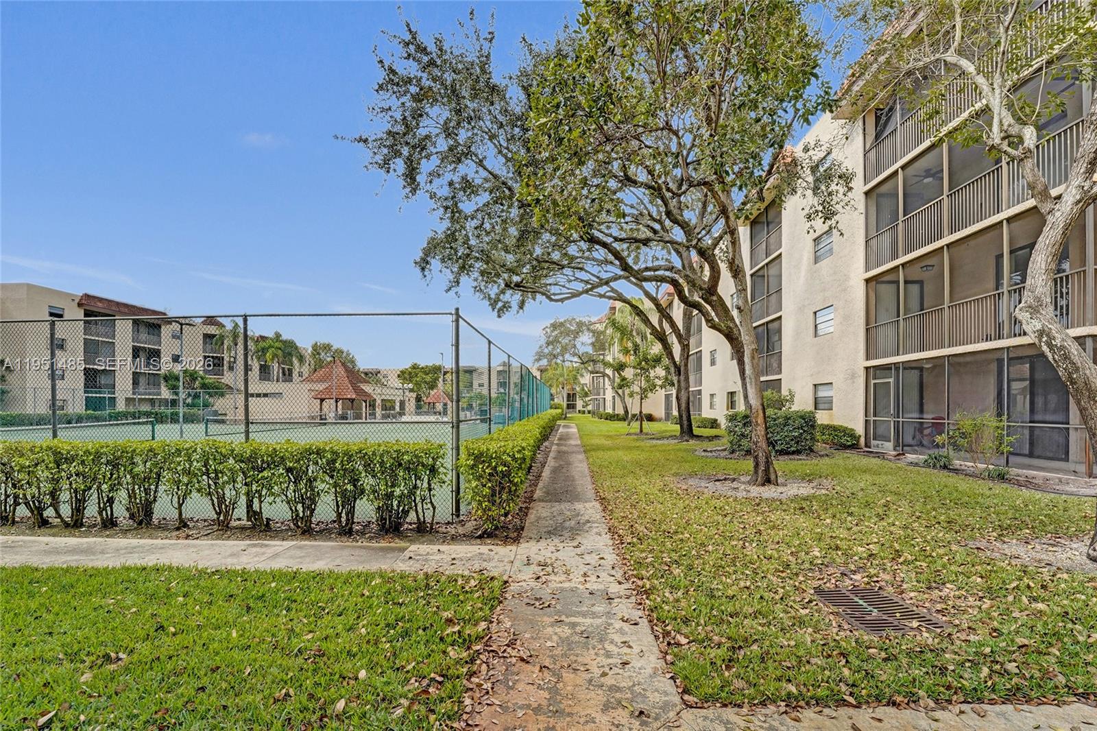 PLANTATION RACQUET CLUB - Residential