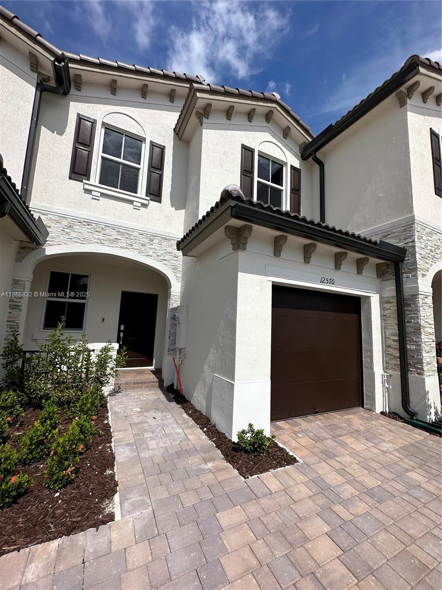 JUST 2 months Move in - NEW CONSTRUCTION at Westview Community. Great open concept two-story
Townhouse combining kitchen, dining room; perfect space for a daily family life in large living room. Fenced
backyard, Garage, and space for 2 more cars with Total of 3 bethrooms, great Master Bedroom with a Spa-inspired
bath and large walk-in closet. Two Secondary Bedrooms with access to an adjacent Full Size Bath, Wassher and
dryer in the unit. Don't miss the opportunity to live in this Beautiful Townhouse.