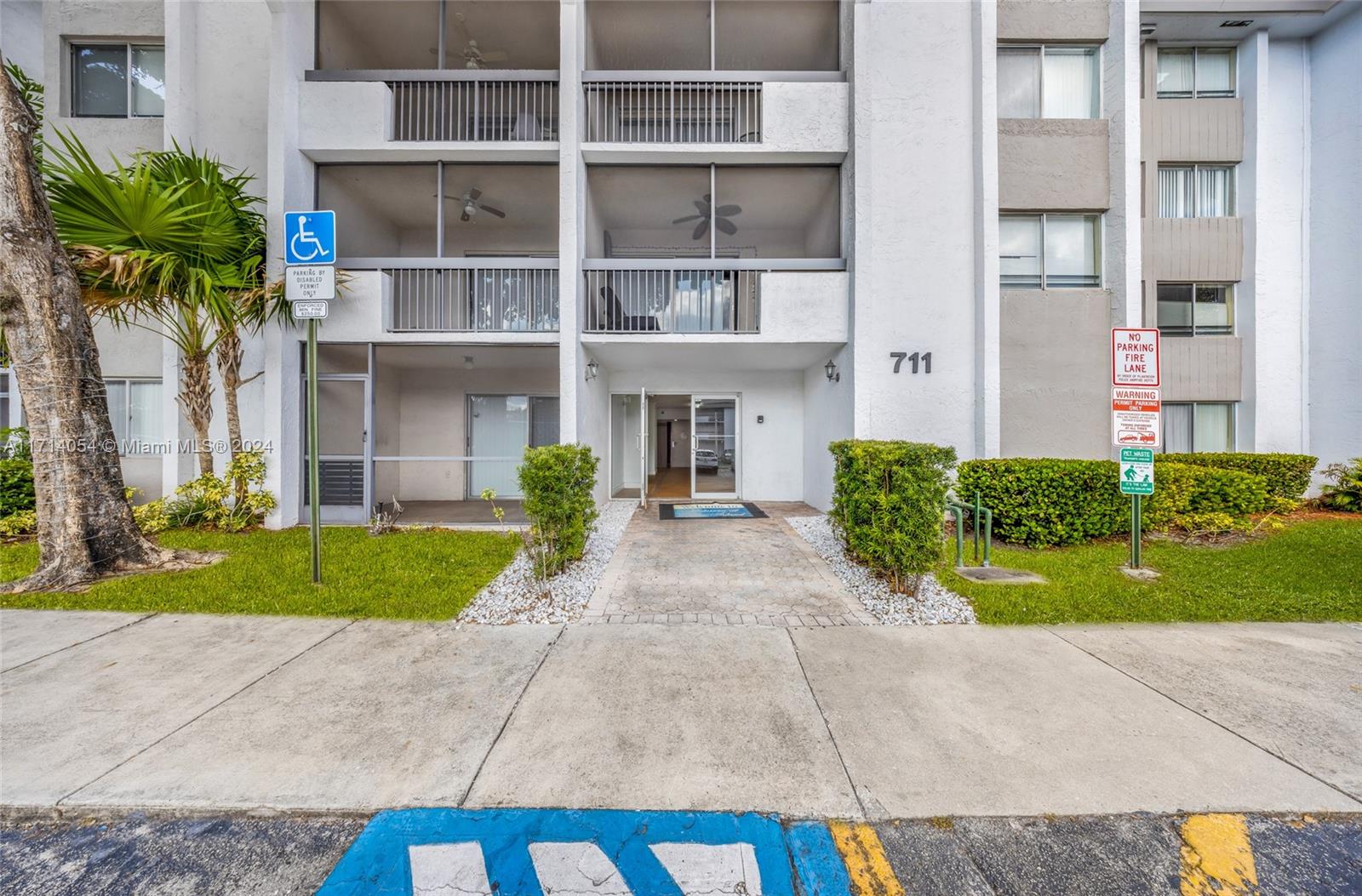 Rental Property at 711 N Pine Island Rd 212, Plantation, Miami-Dade County, Florida - Bedrooms: 2 
Bathrooms: 2  - $2,000 MO.