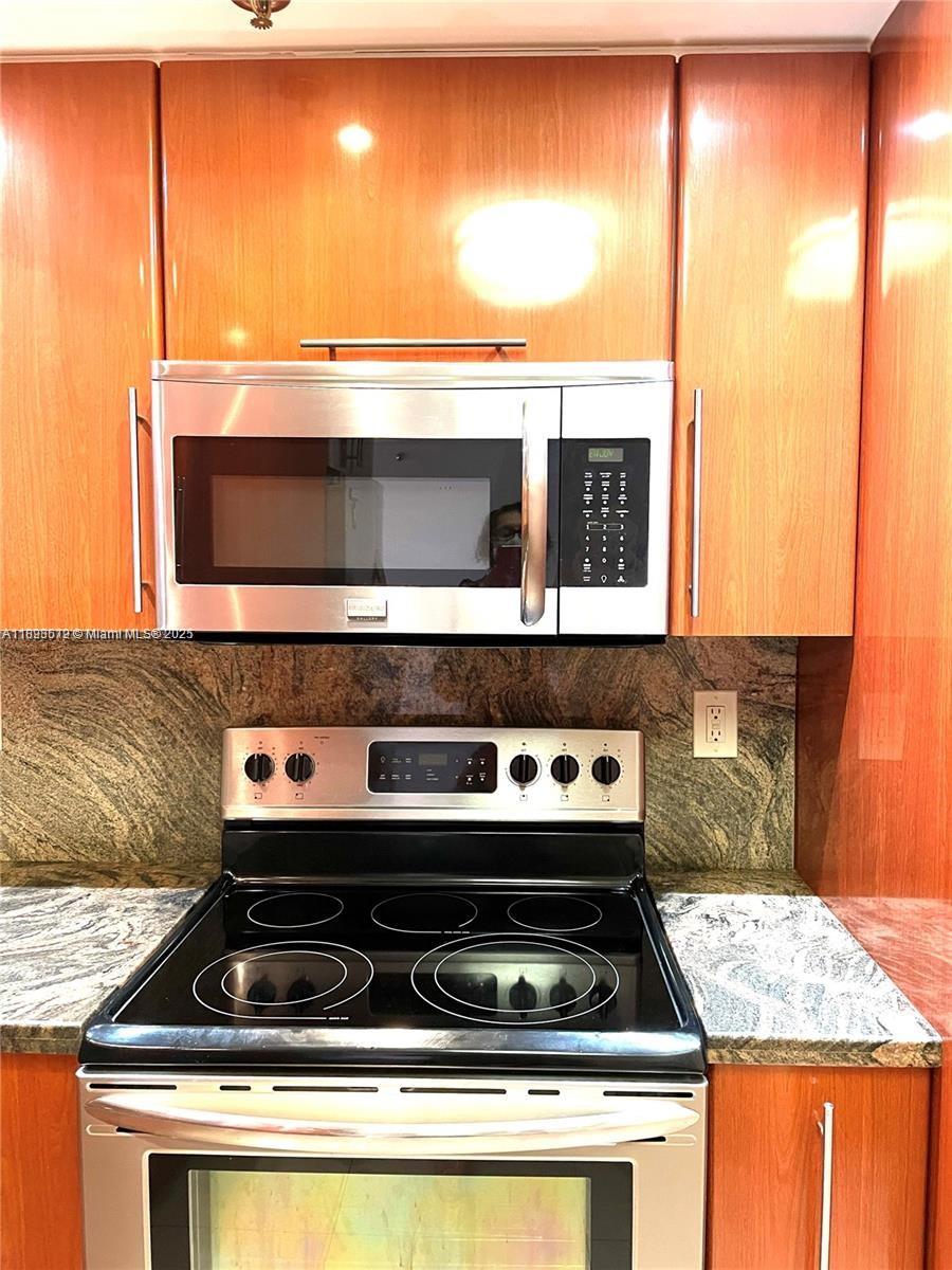WINSTON TOWERS 600 CONDO - Residential Lease