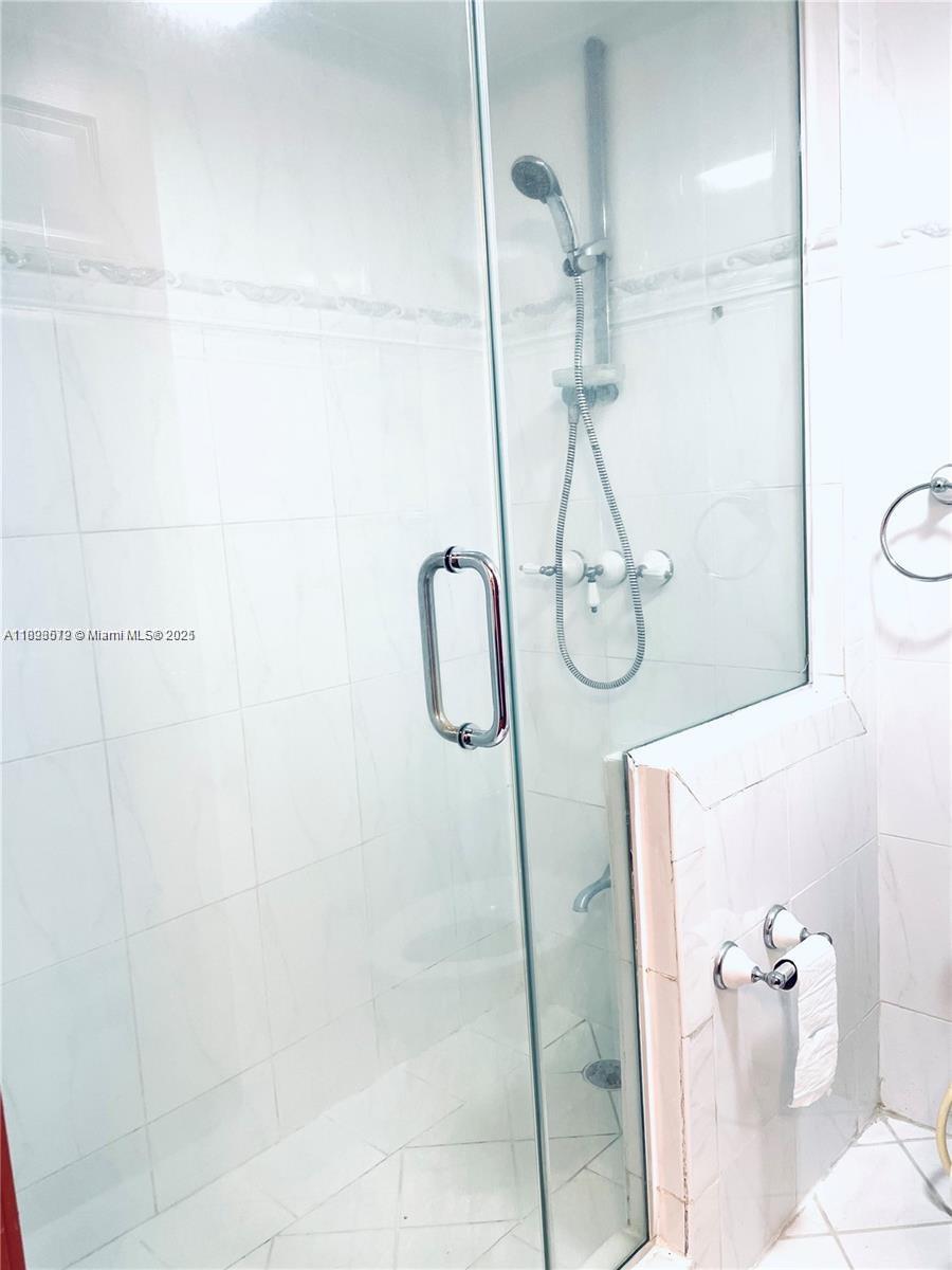 WINSTON TOWERS 600 CONDO - Residential Lease