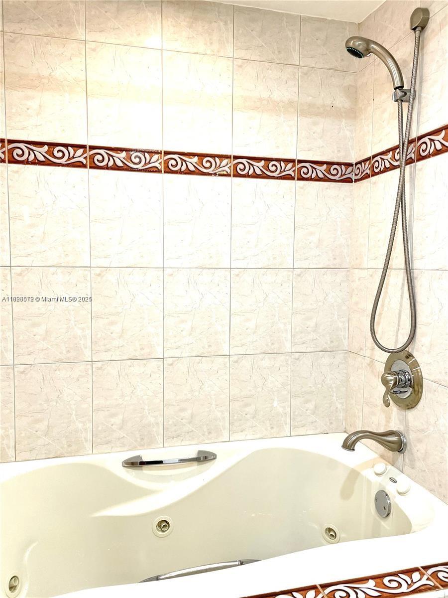 WINSTON TOWERS 600 CONDO - Residential Lease