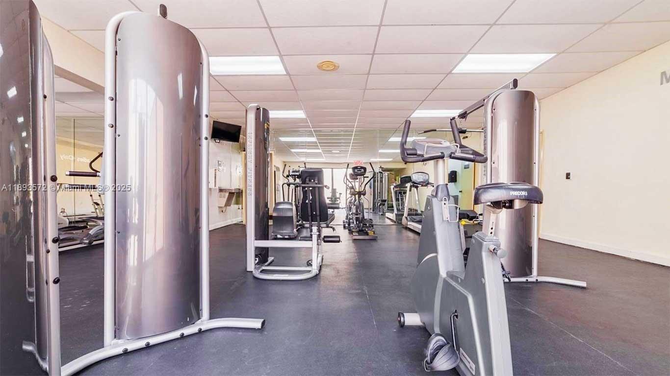 WINSTON TOWERS 600 CONDO - Residential Lease