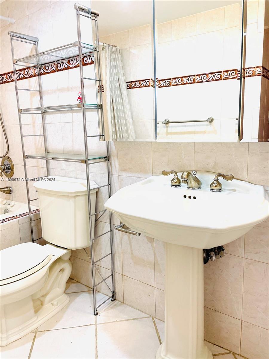 WINSTON TOWERS 600 CONDO - Residential Lease