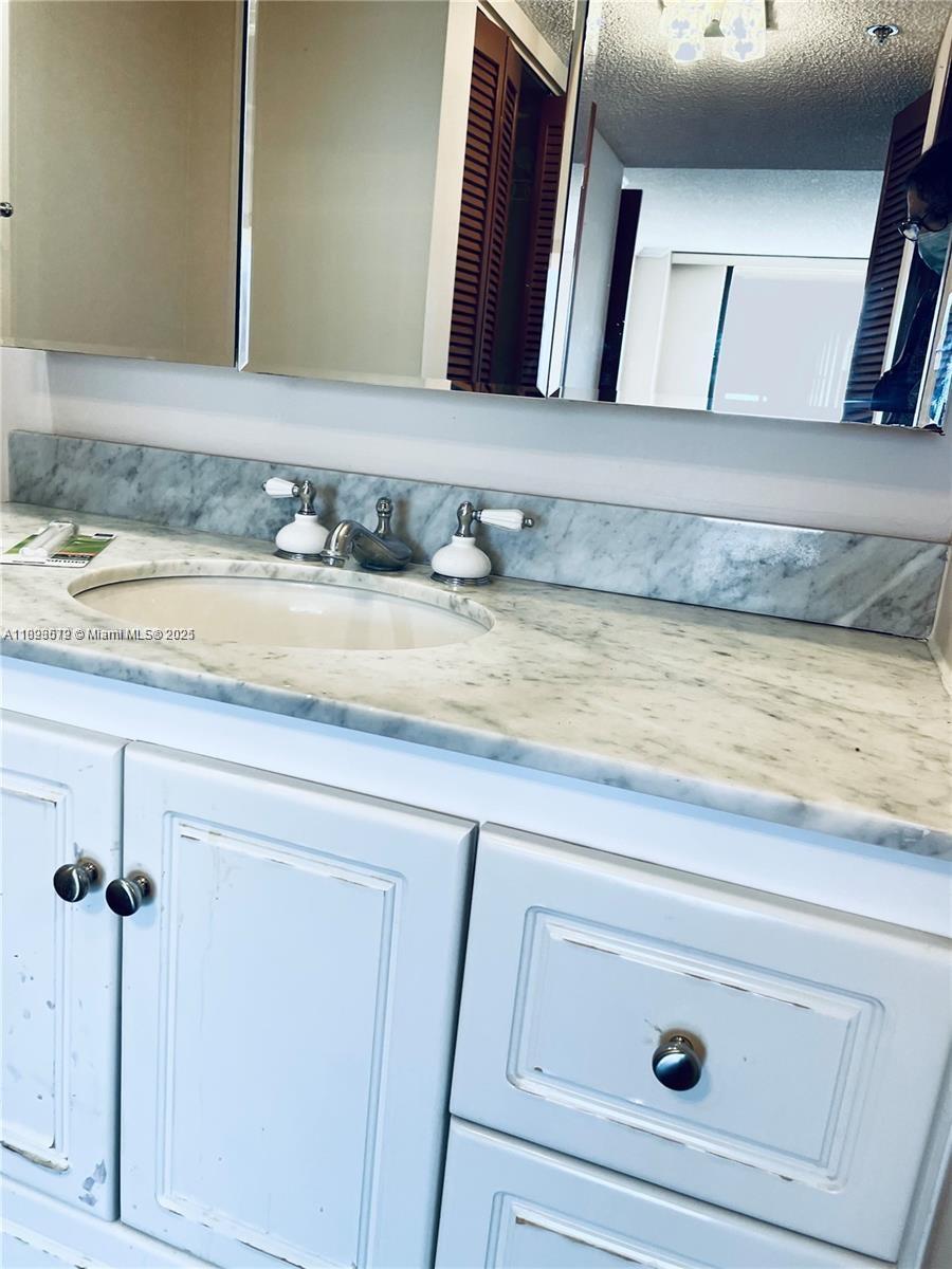 WINSTON TOWERS 600 CONDO - Residential Lease