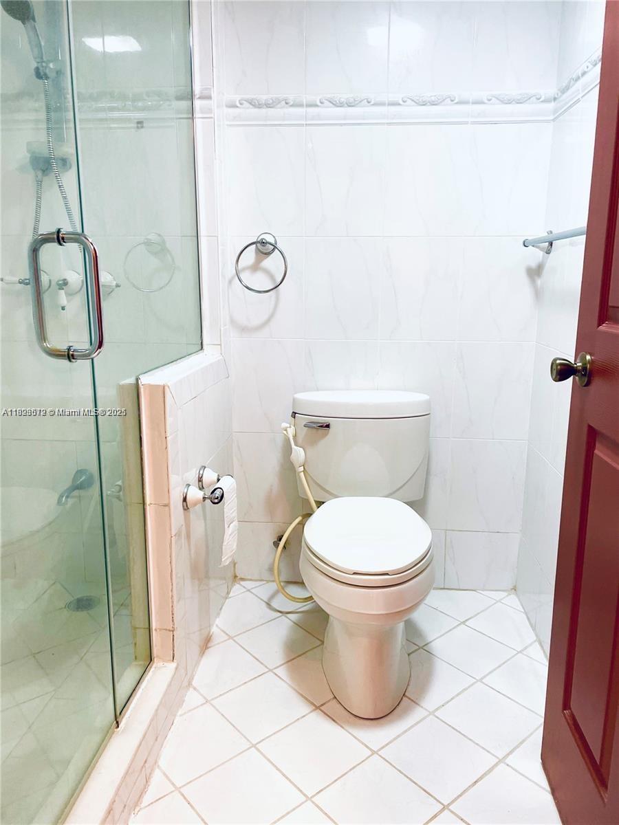 WINSTON TOWERS 600 CONDO - Residential Lease