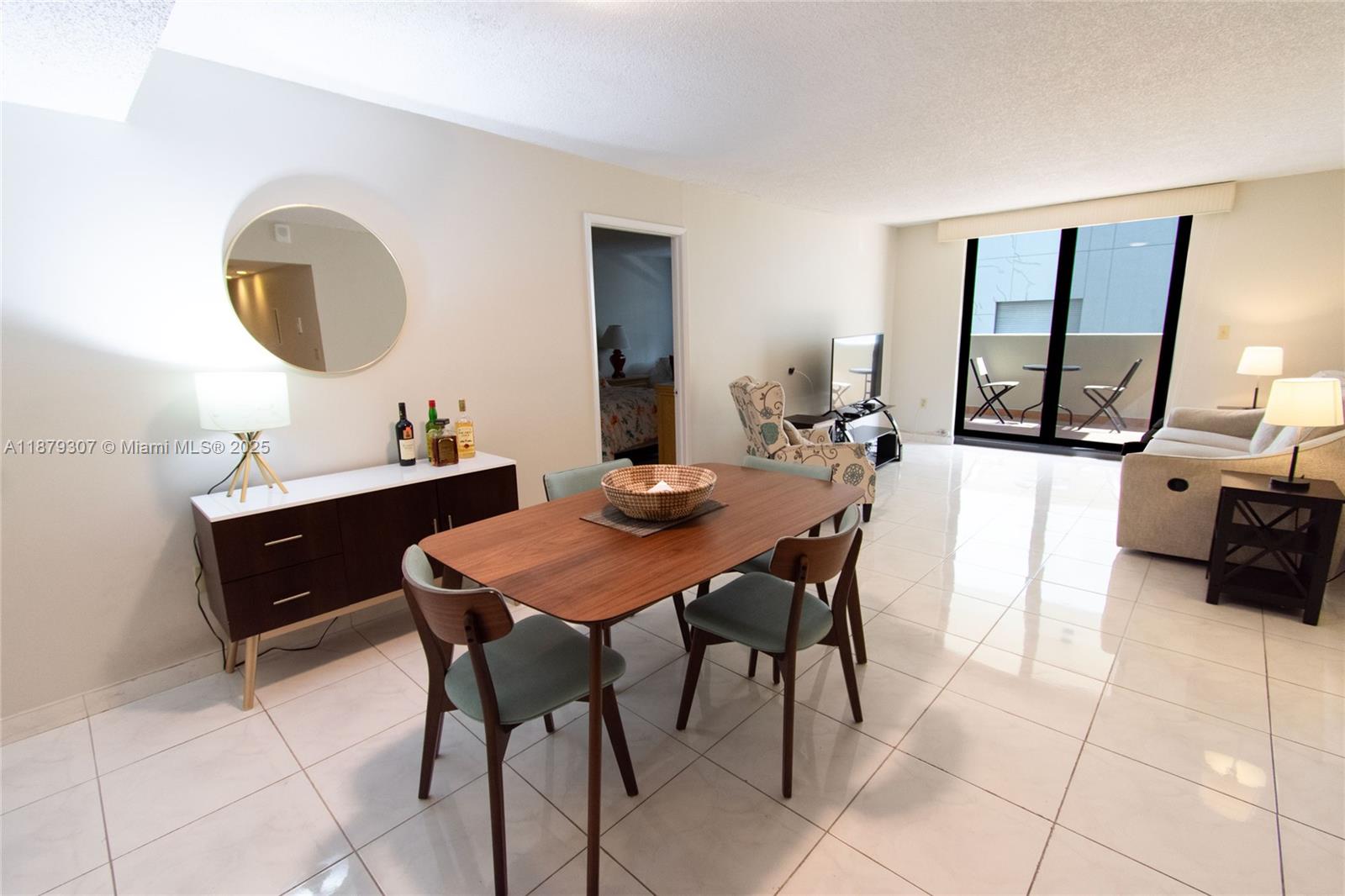1621 Collins Ave 406