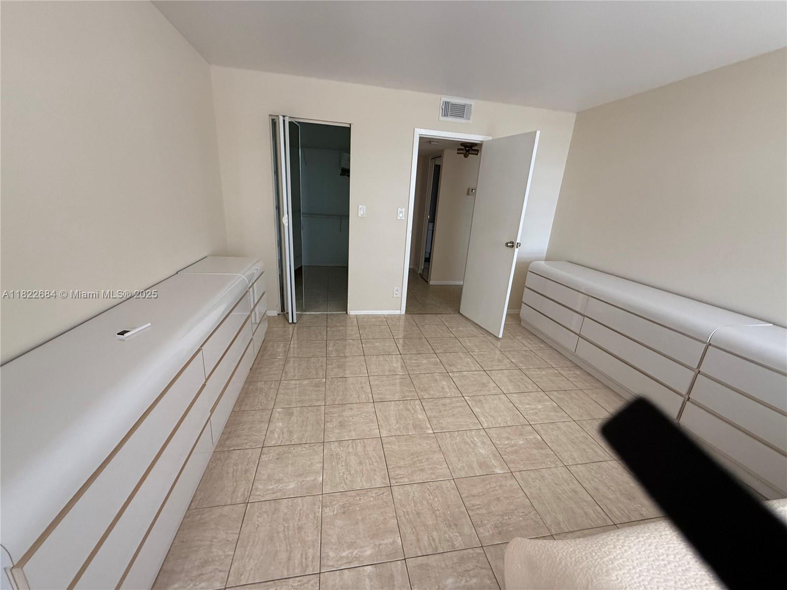 1000 Parkview Dr 905