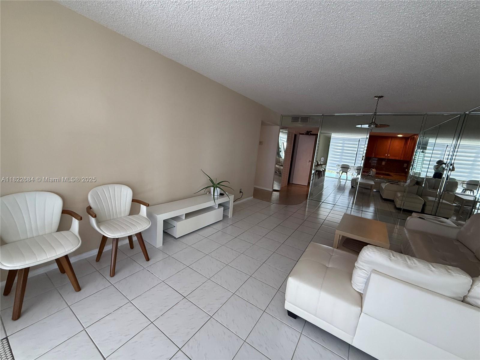 1000 Parkview Dr 905