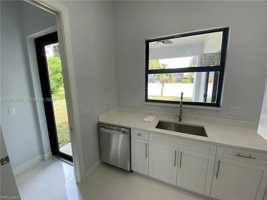 3738 SE santa barbara pl