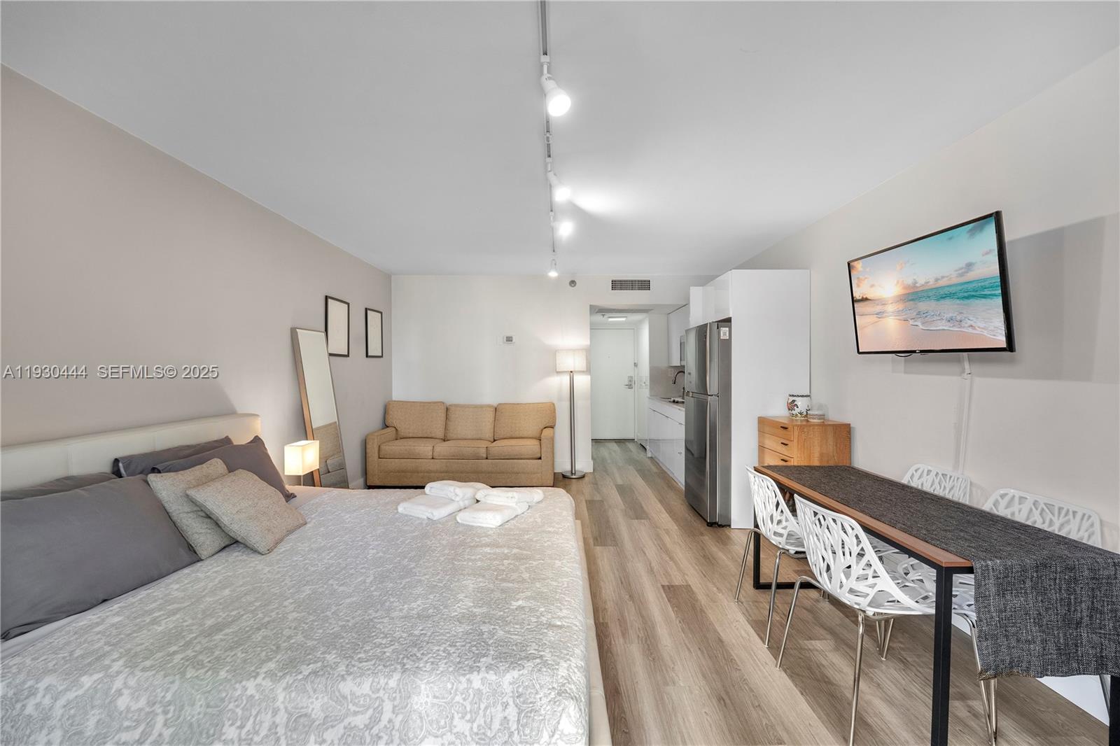 THE AVENTURA BEACH CLUB C - Residential