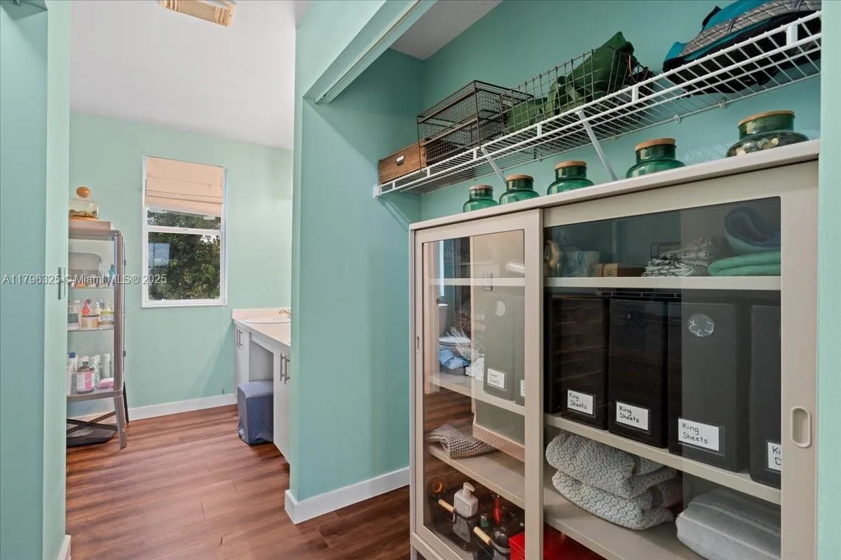 Davie, Florida 33328, United States, 3 Bedrooms Bedrooms, ,3 BathroomsBathrooms,Residential,Active,123311