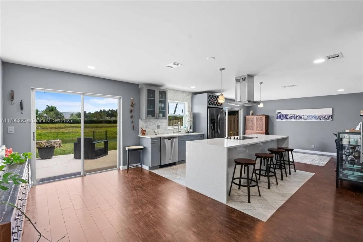 Davie, Florida 33328, United States, 3 Bedrooms Bedrooms, ,3 BathroomsBathrooms,Residential,Active,123311