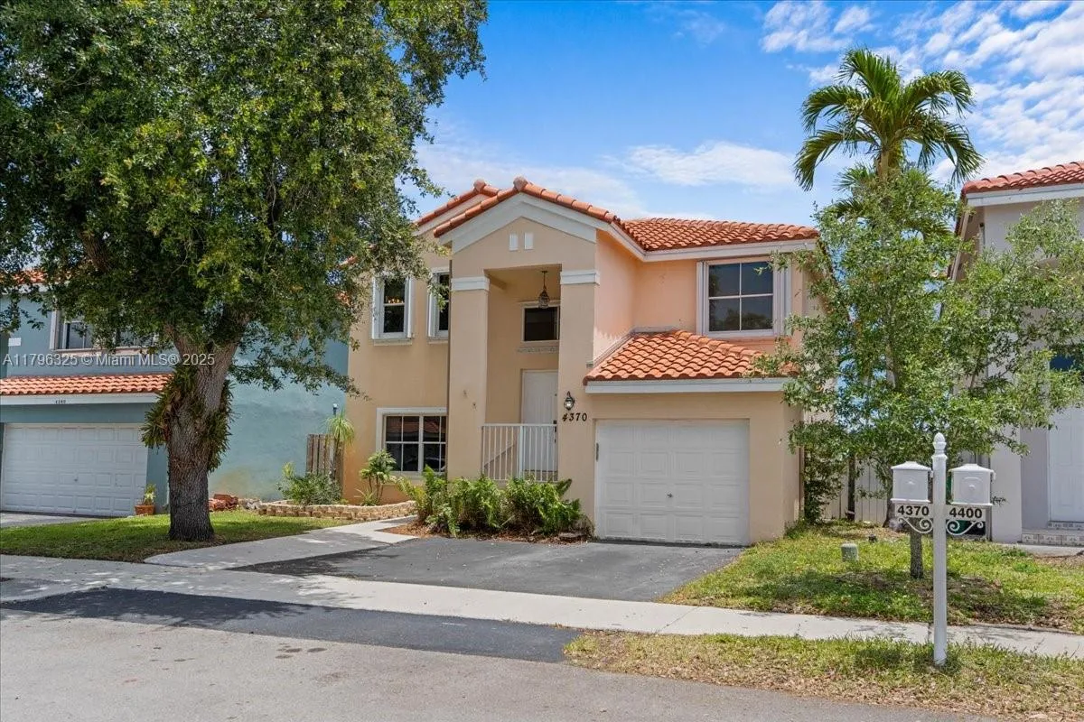 Davie, Florida 33328, United States, 3 Bedrooms Bedrooms, ,3 BathroomsBathrooms,Residential,Active,123311