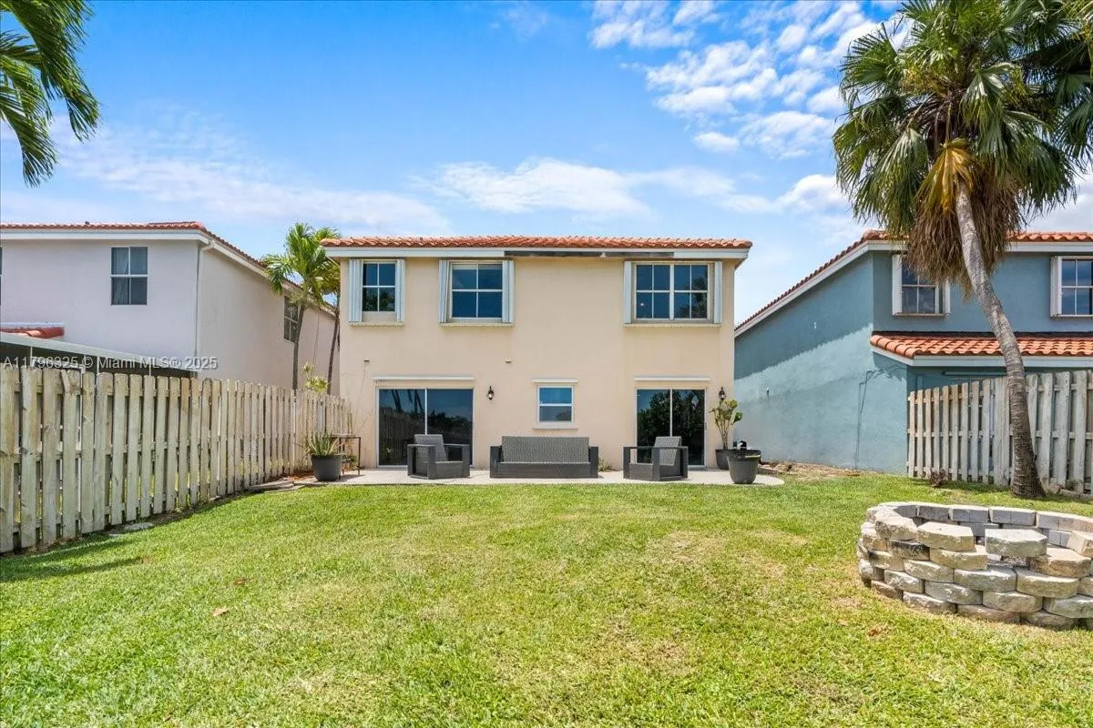 Davie, Florida 33328, United States, 3 Bedrooms Bedrooms, ,3 BathroomsBathrooms,Residential,Active,123311