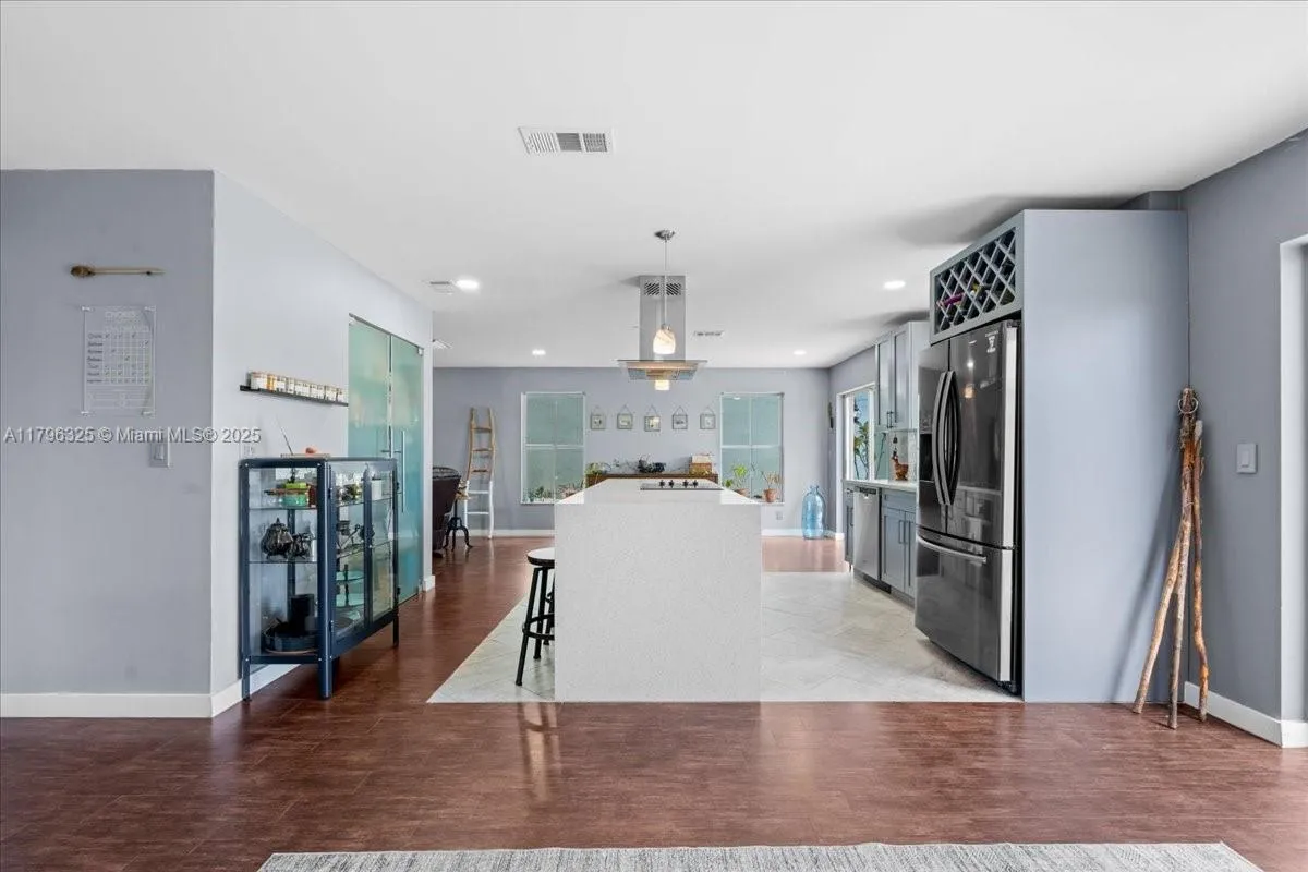 Davie, Florida 33328, United States, 3 Bedrooms Bedrooms, ,3 BathroomsBathrooms,Residential,Active,123311