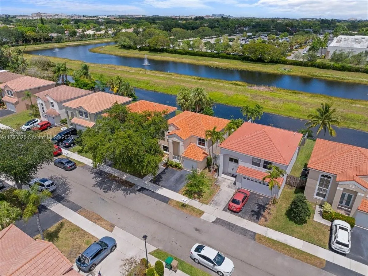 Davie, Florida 33328, United States, 3 Bedrooms Bedrooms, ,3 BathroomsBathrooms,Residential,Active,123311