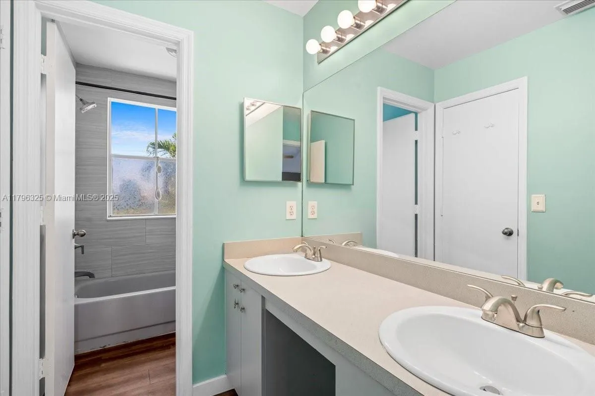 Davie, Florida 33328, United States, 3 Bedrooms Bedrooms, ,3 BathroomsBathrooms,Residential,Active,123311