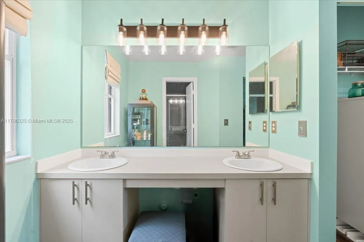 Davie, Florida 33328, United States, 3 Bedrooms Bedrooms, ,3 BathroomsBathrooms,Residential,Active,123311