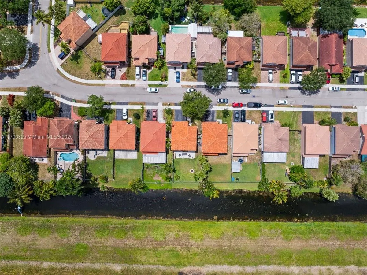 Davie, Florida 33328, United States, 3 Bedrooms Bedrooms, ,3 BathroomsBathrooms,Residential,Active,123311