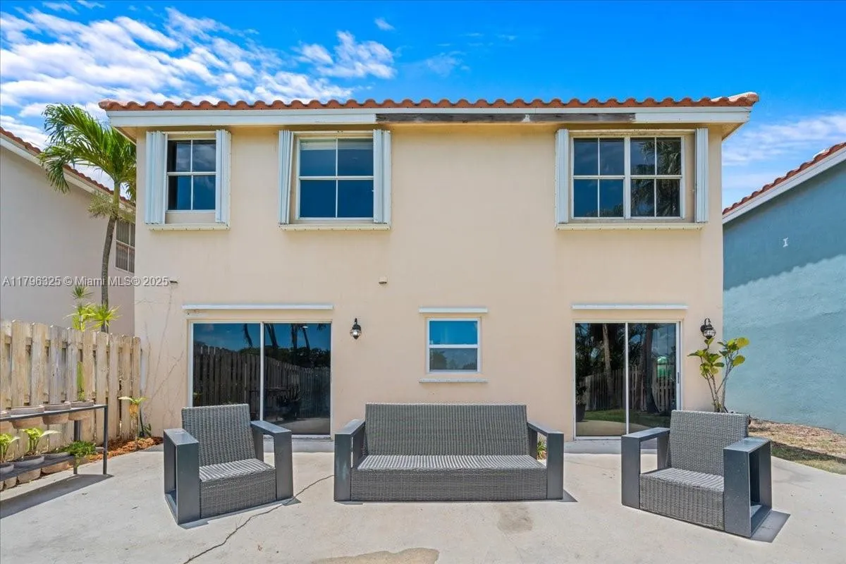 Davie, Florida 33328, United States, 3 Bedrooms Bedrooms, ,3 BathroomsBathrooms,Residential,Active,123311