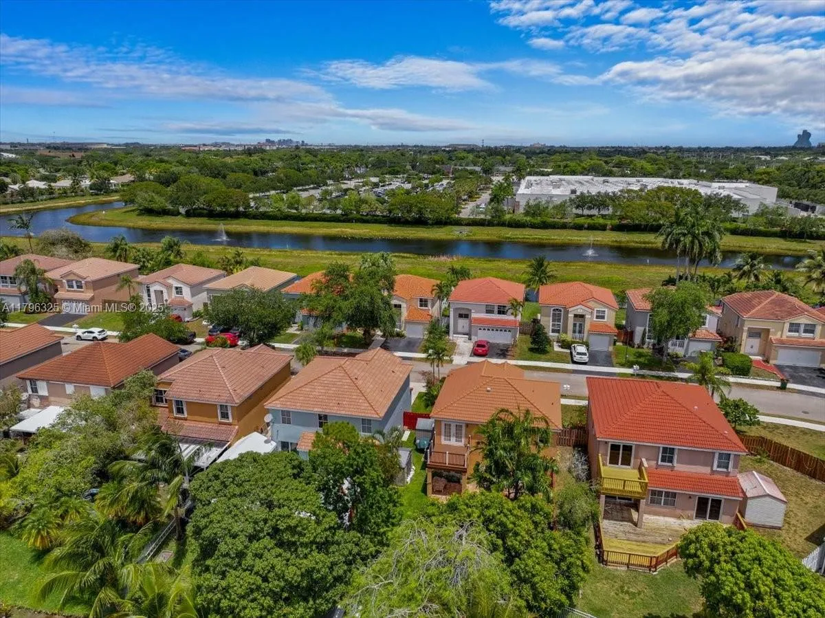 Davie, Florida 33328, United States, 3 Bedrooms Bedrooms, ,3 BathroomsBathrooms,Residential,Active,123311