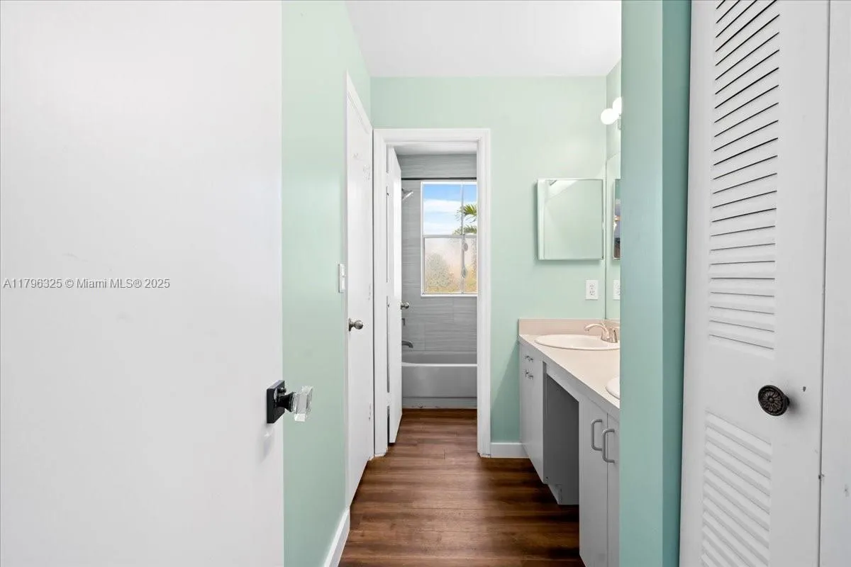 Davie, Florida 33328, United States, 3 Bedrooms Bedrooms, ,3 BathroomsBathrooms,Residential,Active,123311