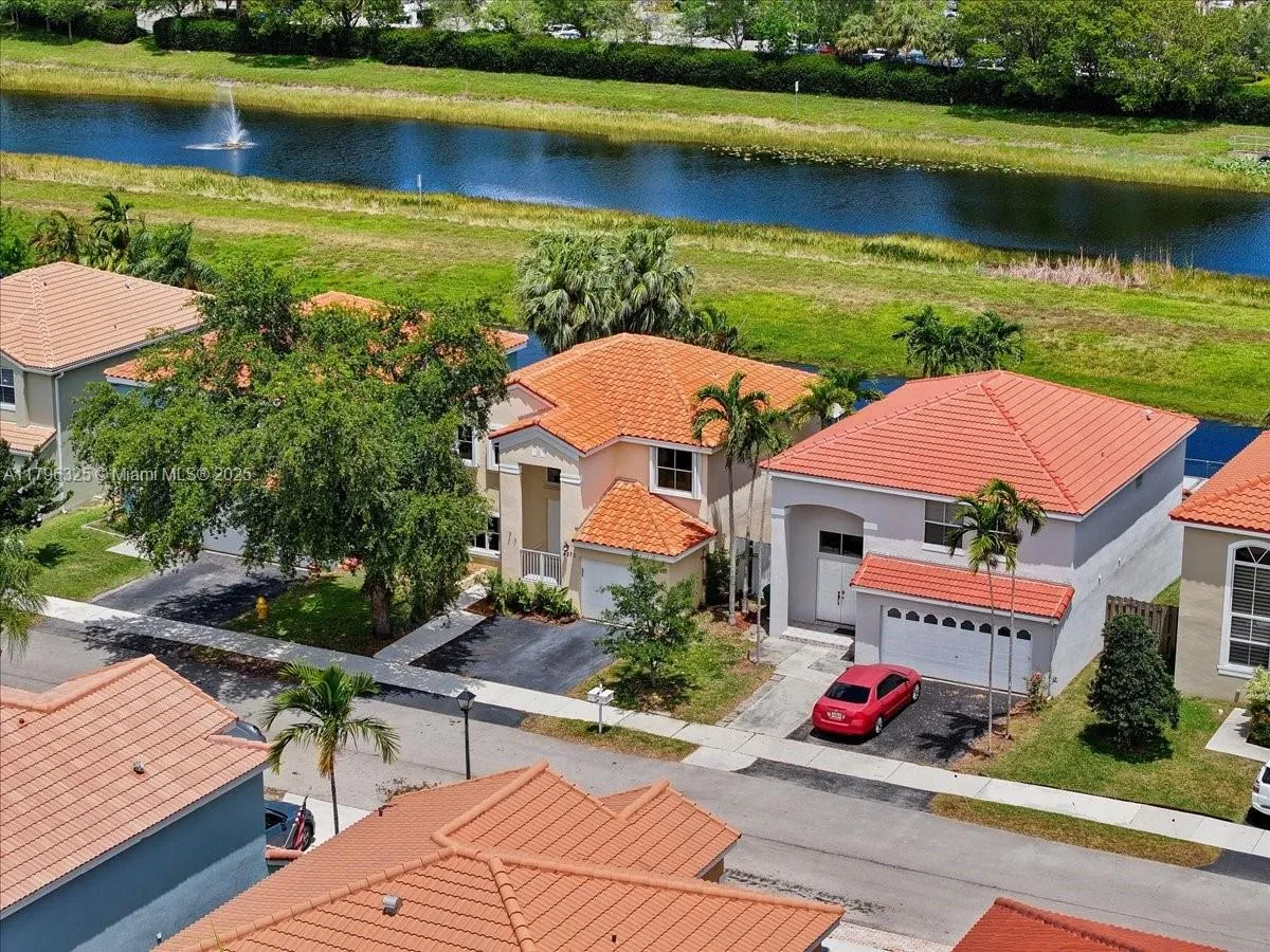 Davie, Florida 33328, United States, 3 Bedrooms Bedrooms, ,3 BathroomsBathrooms,Residential,Active,123311