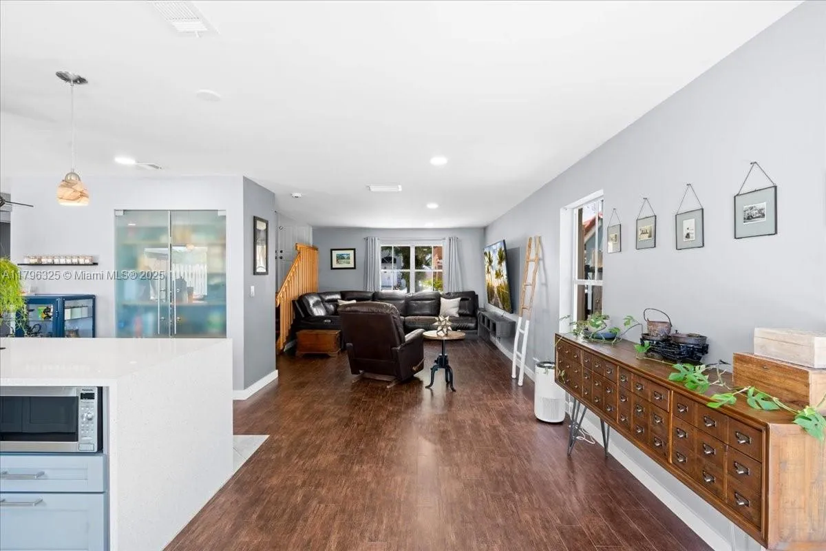 Davie, Florida 33328, United States, 3 Bedrooms Bedrooms, ,3 BathroomsBathrooms,Residential,Active,123311